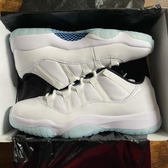 Jordan 11 Legend Blue